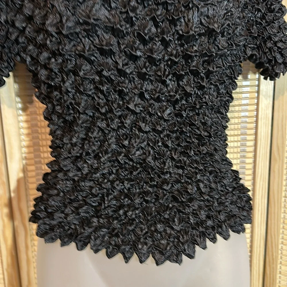 Vintage Y2K Black Cropped Silk Feel Stretchy Ruffled Short Sleeve Popcorn Shirt - Picture 3 of 14